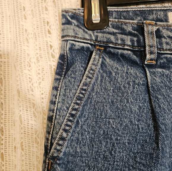 Abercrombie and Fitch Ultra High Rise Acid Wash Jeans Size 2 - Picture 4 of 7